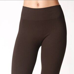 NIKIBIKI Ribbed highwaist leggings- chocolate